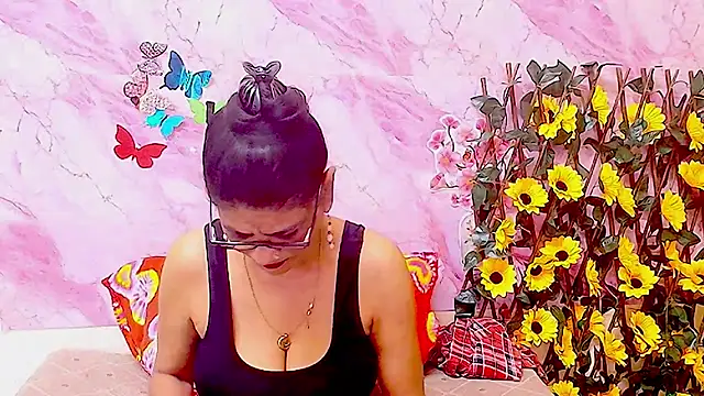 IndianAllure online show from 12/04/25, 05:39