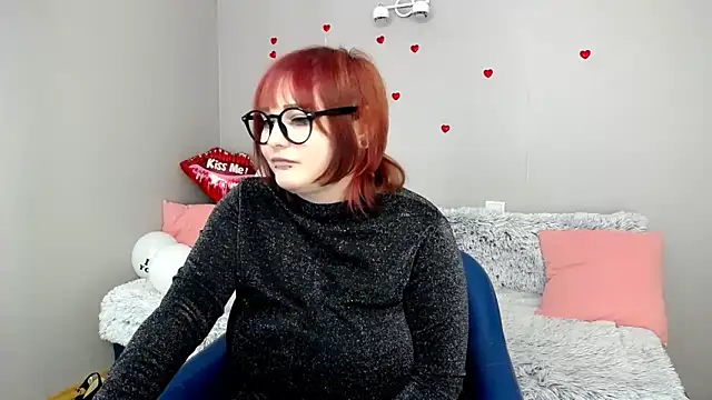 Snapshot of Estheri chatting on 02/12/25, 10:56 Estheri online show from 02/12/25, 10:56