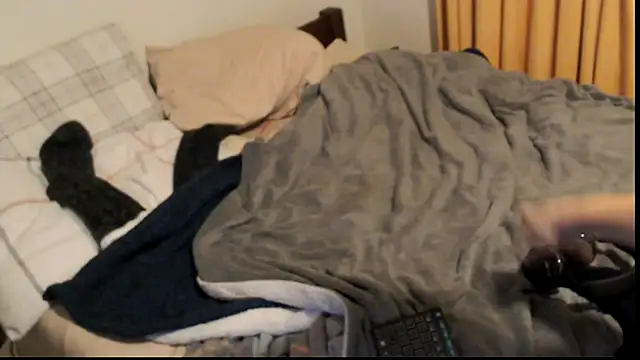 Snapshot of EnglishCute chatting on 10/26/25, 12:44 EnglishCute online show from 10/26/25, 12:44