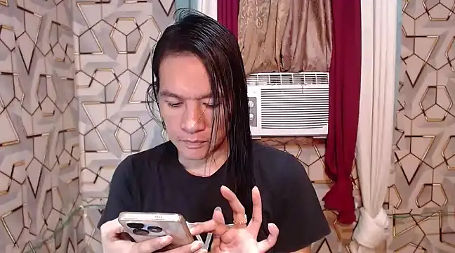 Snapshot of tshugecumxxx chatting on 01/11/25, 12:50 tshugecumxxx online show from 01/11/25, 12:50