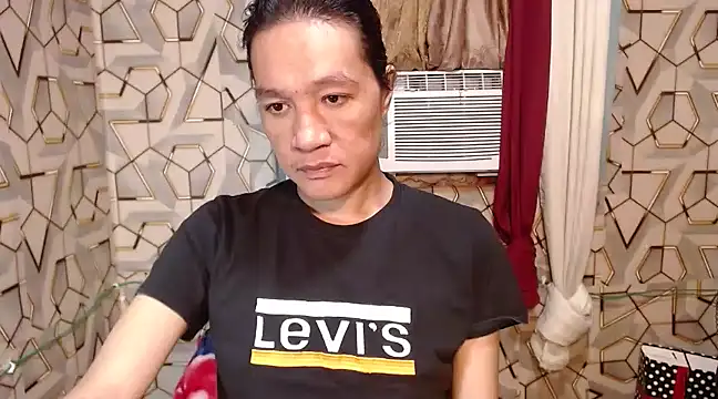 Snapshot of tshugecumxxx chatting on 01/12/25, 05:22 tshugecumxxx online show from 01/12/25, 05:22