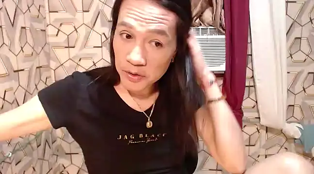 Snapshot of tshugecumxxx chatting on 02/17/25, 11:23 tshugecumxxx online show from 02/17/25, 11:23