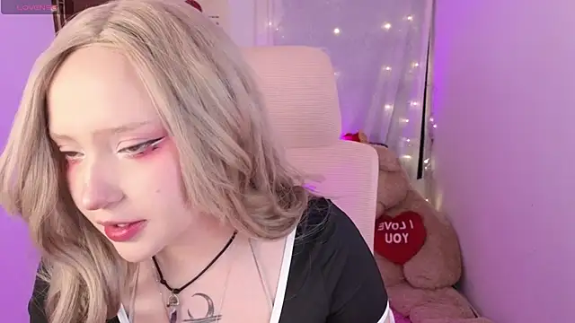 KuroChan420 online show from 12/23/25, 01:25