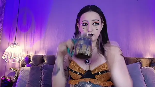 Snapshot of Charlotte_Germanotta_ chatting on 06/10/26, 05:23 Charlotte Germanotta online show from 06/10/26, 05:23