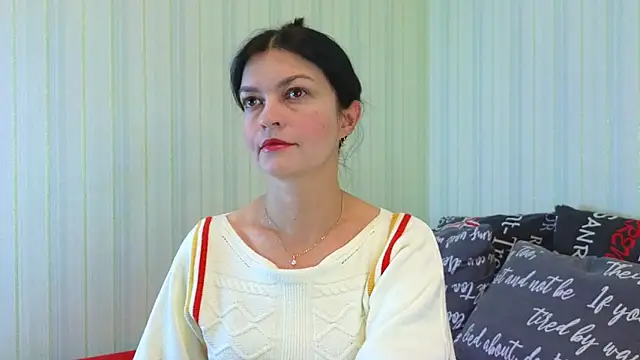 Snapshot of _Lily_ chatting on 12/10/24, 09:01  Lily  online show from 12/10/24, 09:01