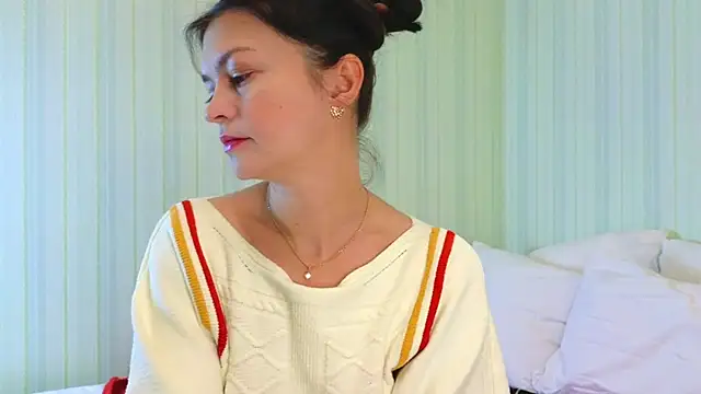 Snapshot of _Lily_ chatting on 12/13/24, 09:13  Lily  online show from 12/13/24, 09:13