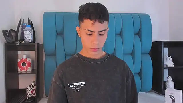 Snapshot of AlanNaughty chatting on 12/31/24, 07:51 AlanNaughty online show from 12/31/24, 07:51