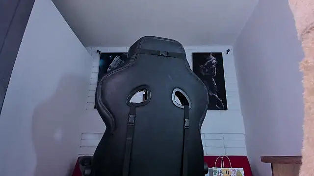 Snapshot of AlanNaughty chatting on 01/03/25, 12:22 AlanNaughty online show from 01/03/25, 12:22