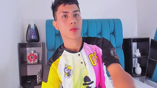 Snapshot of AlanNaughty chatting on 01/05/25, 09:03 AlanNaughty online show from 01/05/25, 09:03