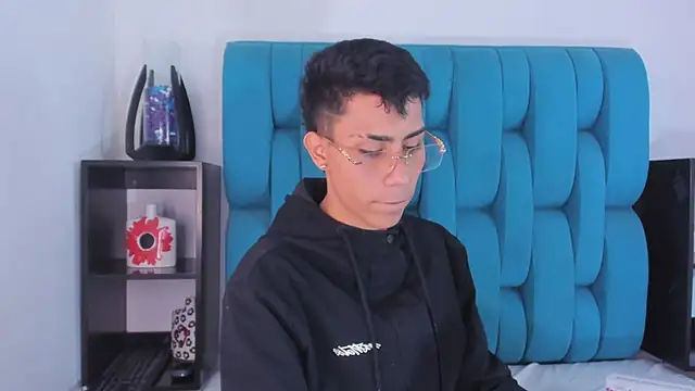 Snapshot of AlanNaughty chatting on 01/08/25, 09:12 AlanNaughty online show from 01/08/25, 09:12