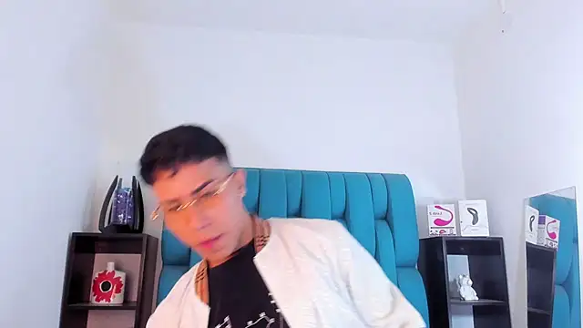 Snapshot of AlanNaughty chatting on 01/19/25, 04:01 AlanNaughty online show from 01/19/25, 04:01