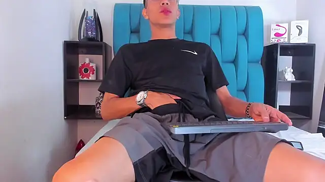 Snapshot of AlanNaughty chatting on 01/19/25, 11:01 AlanNaughty online show from 01/19/25, 11:01