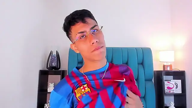 Snapshot of AlanNaughty chatting on 01/21/25, 11:03 AlanNaughty online show from 01/21/25, 11:03