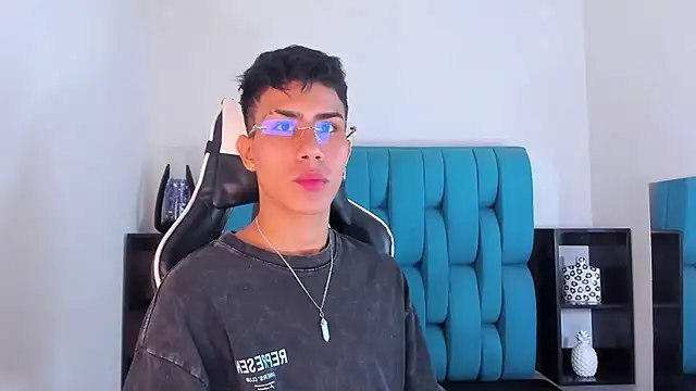 Snapshot of AlanNaughty chatting on 01/24/25, 10:51 AlanNaughty online show from 01/24/25, 10:51