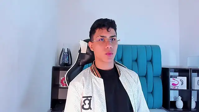 Snapshot of AlanNaughty chatting on 02/17/25, 08:26 AlanNaughty online show from 02/17/25, 08:26