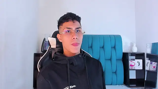 Snapshot of AlanNaughty chatting on 03/06/25, 08:05 AlanNaughty online show from 03/06/25, 08:05