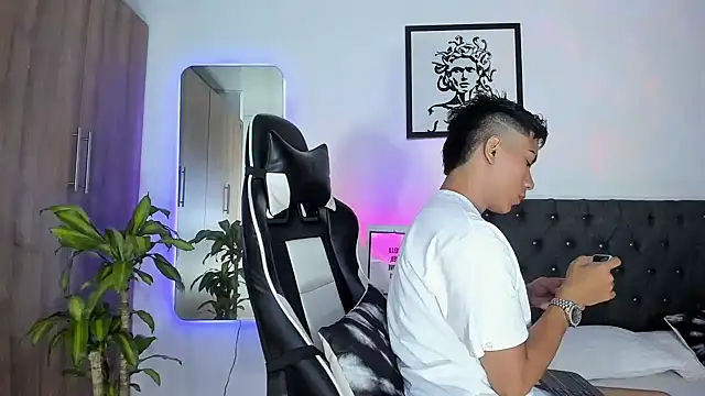 AlanNaughty online show from 11/30/25, 11:20