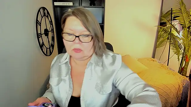 Snapshot of Shannonshine chatting on 04/22/26, 01:56 Shannonshine online show from 04/22/26, 01:56
