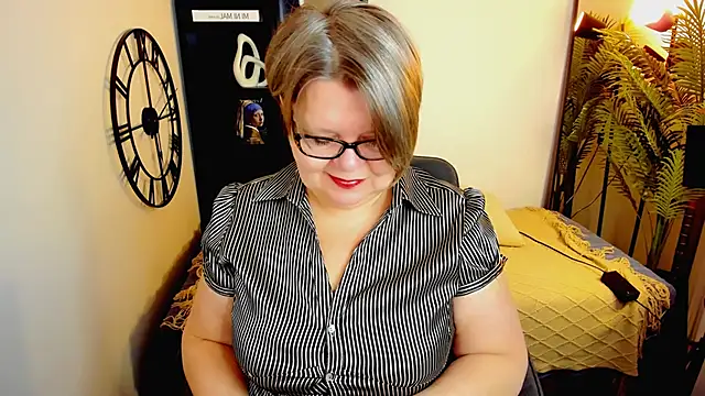 Snapshot of Shannonshine chatting on 05/02/26, 05:34 Shannonshine online show from 05/02/26, 05:34