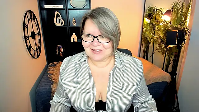 Snapshot of Shannonshine chatting on 06/01/26, 01:02 Shannonshine online show from 06/01/26, 01:02