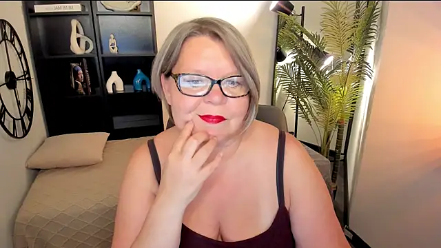 Snapshot of Shannonshine chatting on 07/16/26, 02:01 Shannonshine online show from 07/16/26, 02:01