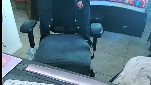 mycock2474u online show from 02/18/25, 09:42