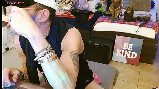 mycock2474u online show from 03/19/25, 03:52