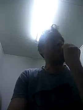 Snapshot of david_geam chatting on 12/15/24, 01:46 david geam online show from 12/15/24, 01:46