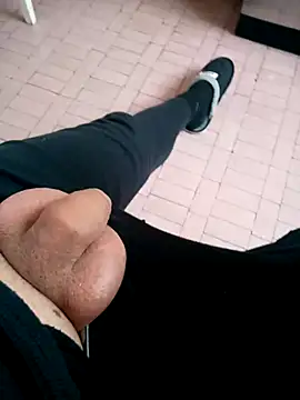 Snapshot of david_geam chatting on 12/21/24, 09:33 david geam online show from 12/21/24, 09:33