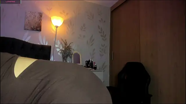 Snapshot of alejandrarosse__ chatting on 06/23/26, 10:19 alejandrarosse online show from 06/23/26, 10:19