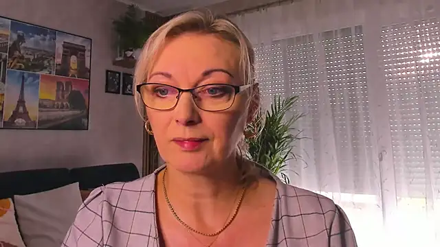 vanessa chat online show from 10/10/25, 06:23