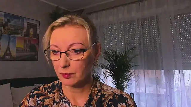 vanessa chat online show from 10/17/25, 06:27