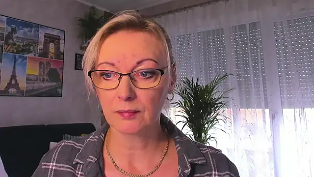 vanessa chat online show from 10/23/25, 01:21