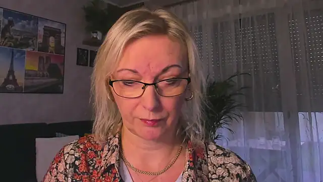 vanessa chat online show from 12/15/25, 02:43