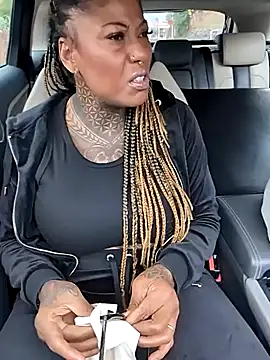 Snapshot of DarkDea chatting on 11/02/25, 01:02 DarkDea online show from 11/02/25, 01:02