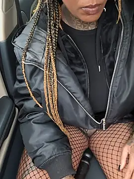 Snapshot of DarkDea chatting on 11/17/25, 02:12 DarkDea online show from 11/17/25, 02:12