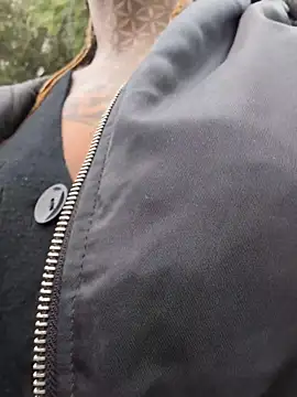 Snapshot of DarkDea chatting on 11/18/25, 12:31 DarkDea online show from 11/18/25, 12:31