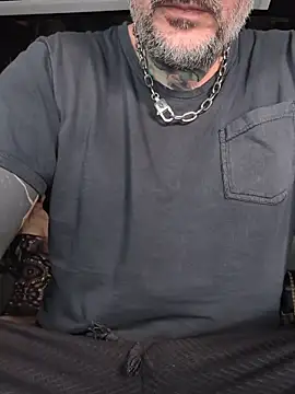 Snapshot of DarkDea chatting on 12/15/25, 12:31 DarkDea online show from 12/15/25, 12:31