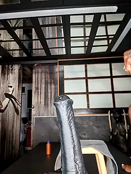 Snapshot of DarkDea chatting on 12/18/25, 03:18 DarkDea online show from 12/18/25, 03:18