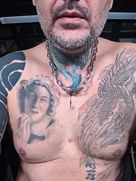 Snapshot of DarkDea chatting on 12/20/25, 10:33 DarkDea online show from 12/20/25, 10:33