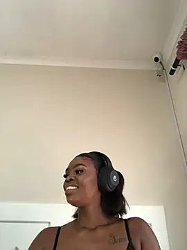 LuciousLips96 online show from 02/04/25, 07:07