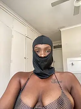 Snapshot of LuciousLips96 chatting on 02/26/26, 09:30 LuciousLips96 online show from 02/26/26, 09:30