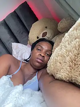 Snapshot of LuciousLips96 chatting on 03/04/26, 06:08 LuciousLips96 online show from 03/04/26, 06:08