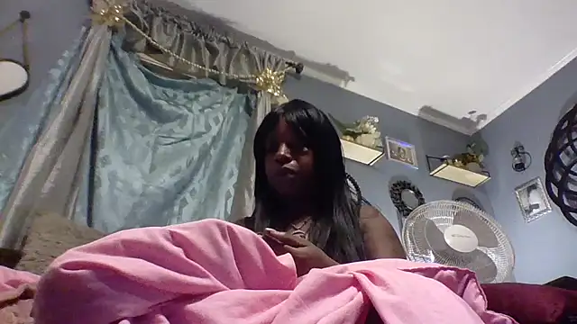 Snapshot of msdeedee chatting on 12/18/25, 02:01 msdeedee online show from 12/18/25, 02:01