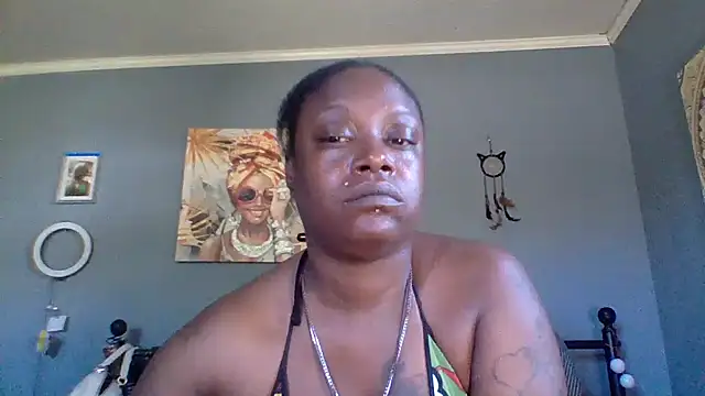 Snapshot of msdeedee chatting on 04/25/26, 01:52 msdeedee online show from 04/25/26, 01:52