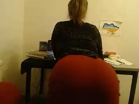 Snapshot of Milana235 chatting on 12/17/24, 03:28 Milana235 online show from 12/17/24, 03:28