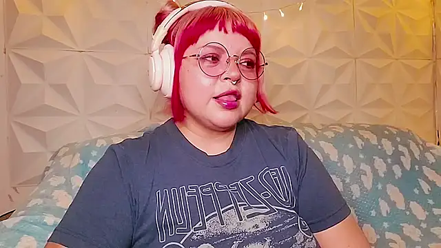 Snapshot of Satyn_doll chatting on 06/19/26, 10:24 Satyn doll online show from 06/19/26, 10:24