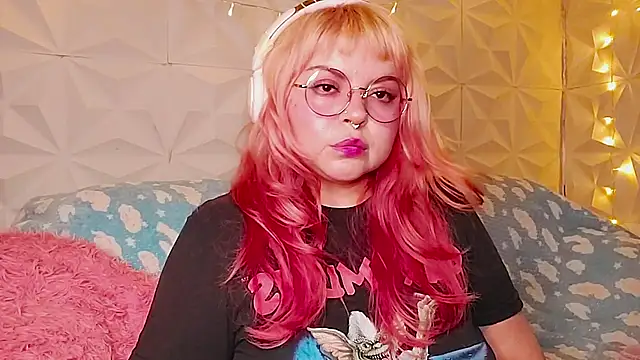 Snapshot of Satyn_doll chatting on 06/30/26, 10:44 Satyn doll online show from 06/30/26, 10:44
