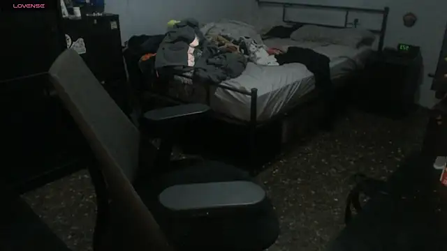 SexxxyLouis online show from 12/23/25, 08:23