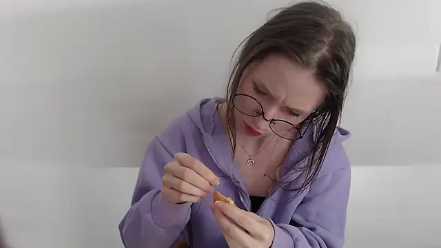  Hanna Moon  online show from 04/16/26, 12:39